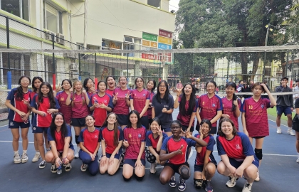Đội bóng chuyền trường Horizon thi đấu giao hữu với trường Brighton College